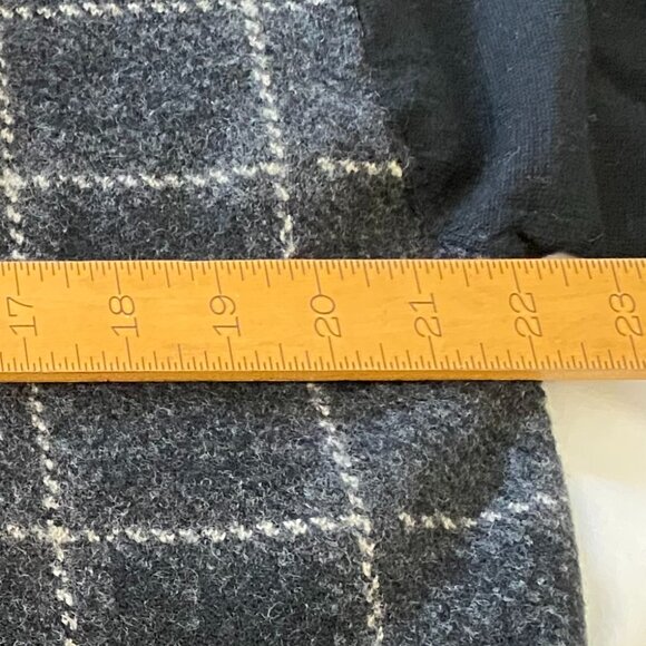 Men's Quarter-Zip Long-Sleeved Merino Wool Sweater, Large - Picture 6 of 9